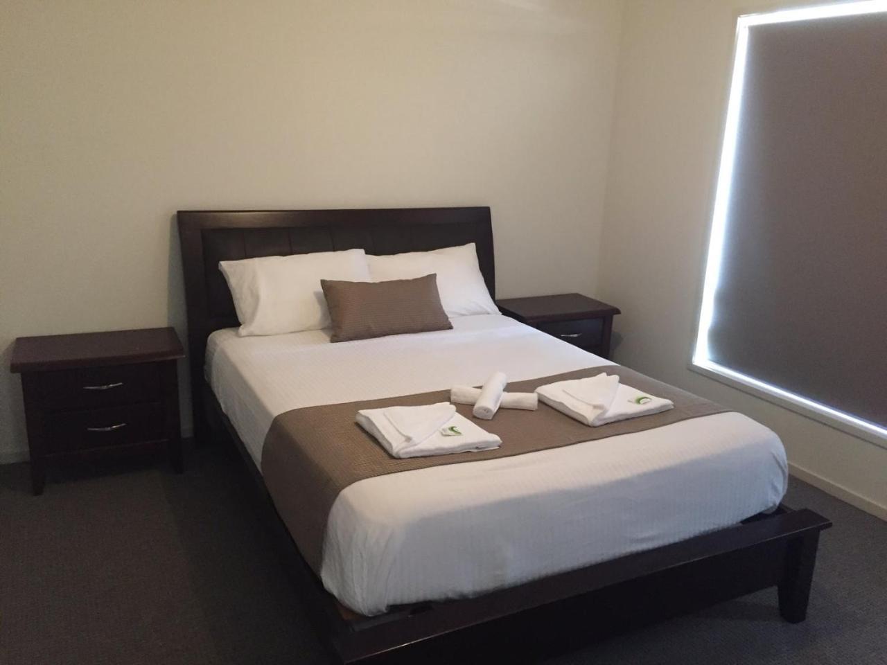 Centre Motel 4*